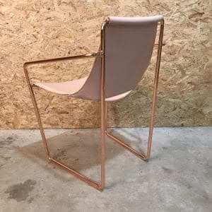 Stoel Apelle in rose goud en leren huid in poeder rose - Afrit 29