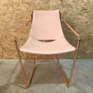 Stoel Apelle in rose goud en leren huid in poeder rose - Afrit 29