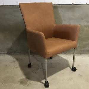 Afrit 29 - Heathrow - aanzicht schuin rechts - cognac