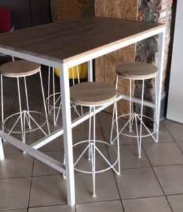 VARBERG - H76 - kruk met metalen frame - zwart of wit - PALANGA bartafel - www.afrit29.nl
