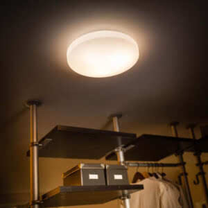 Esprit plafond lamp met een diameter van 28,5 centimeter sfeerfoto.