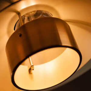 Hanglamp Potenza zwart en koper foto dichtbij.