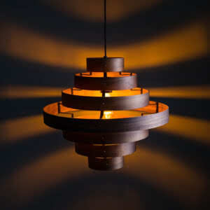 Hanglamp Walnut met 7 ringen sfeerfoto 2.