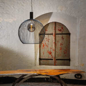 Hanglamp Wire met een diameter van 60 centimeter sfeerfoto.