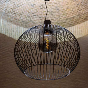 Hanglamp Wire met een diameter van 70 centimeter foto van dichtbij.