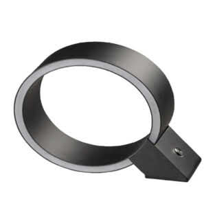 The Q tafellamp zwart met een diameter van 30 centimeter.