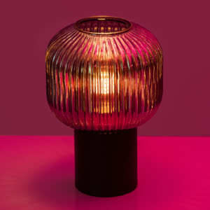 Ray tafellamp met een hoogte van 30 centimeter sfeerfoto 1 rood.