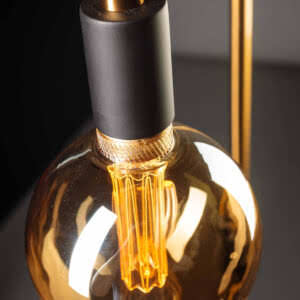 Pike vloerlamp goud met zwarte details foto dichtbij 3.