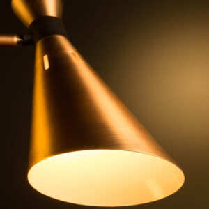 York vloerlamp zwart en koper foto dichtbij.