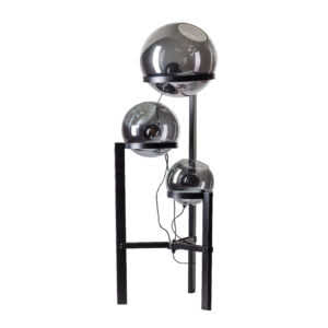 Vloerlamp Orb hoogte van 140 cm en 3 bollen met verschillende grootte.