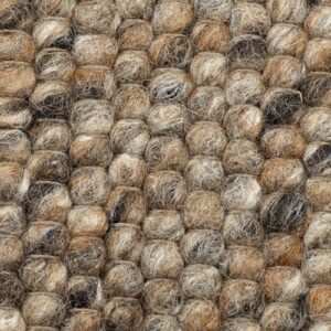 Vloerkleed in de kleur 623 staal.