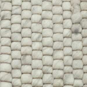 Vloerkleed in de kleur 815 staal.